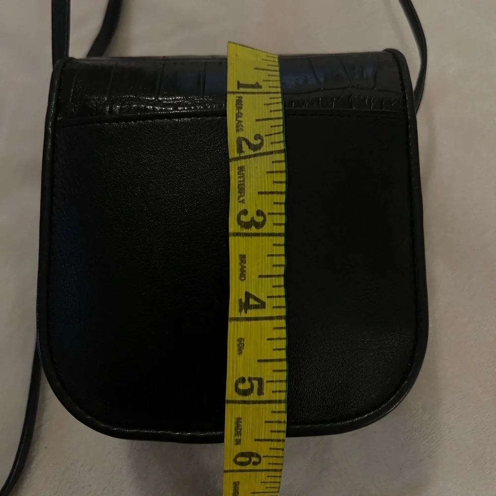 🩷 Brighton One World Leather Mini Crossbody Black Croc-Embossed/ Full leather 🩷